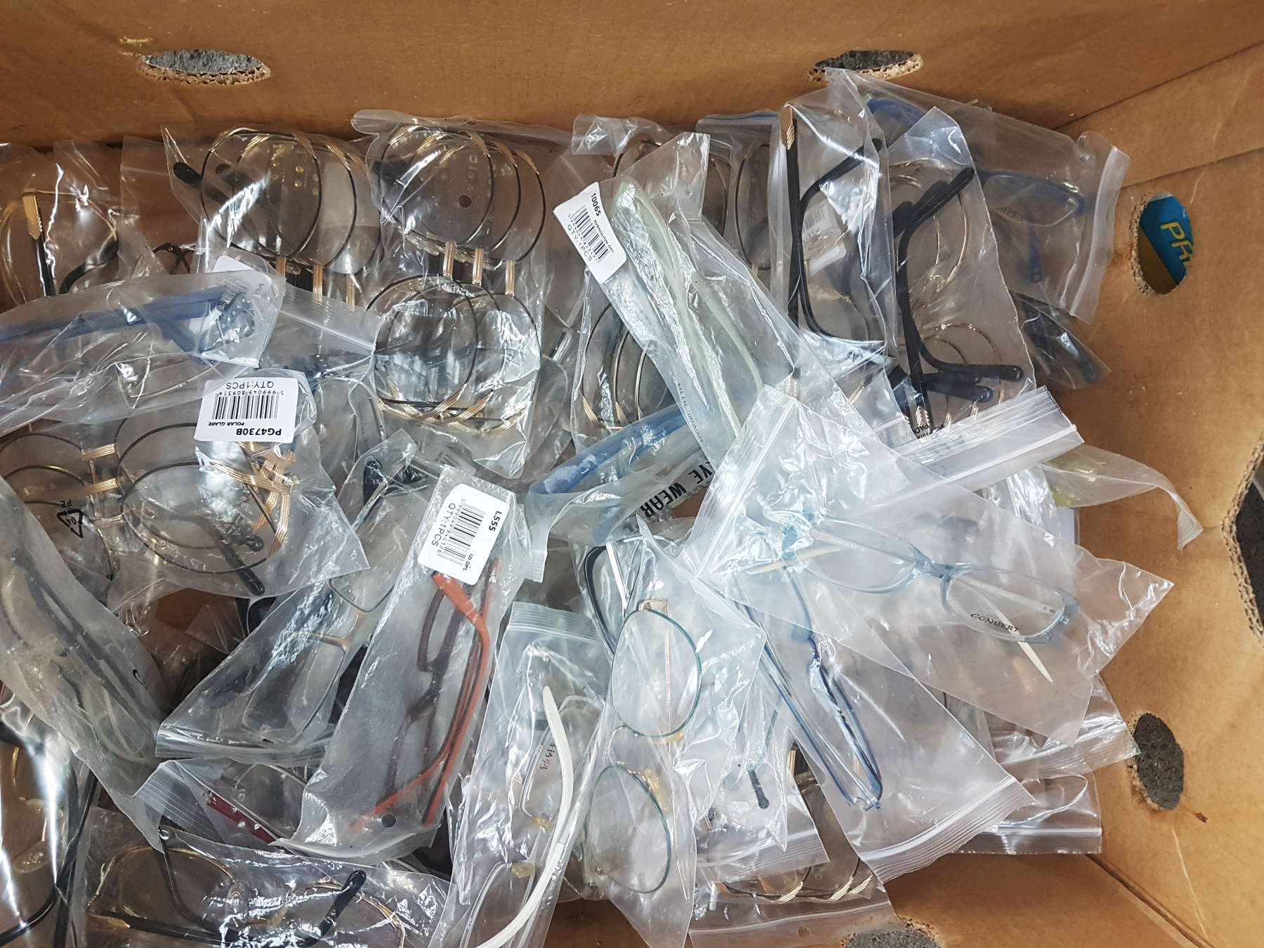 Oduzeti duhan i naočale