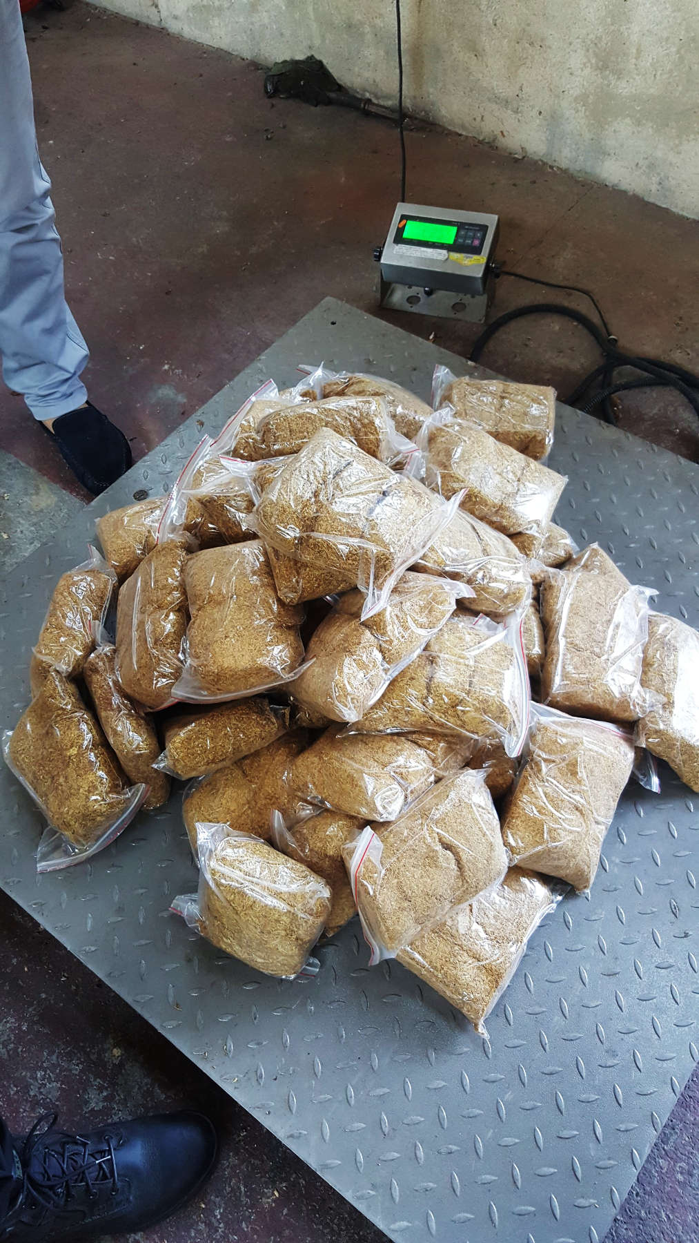 Oduzeti duhan i naočale