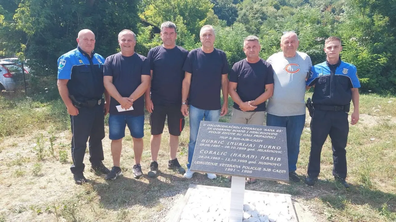 Policija cazin