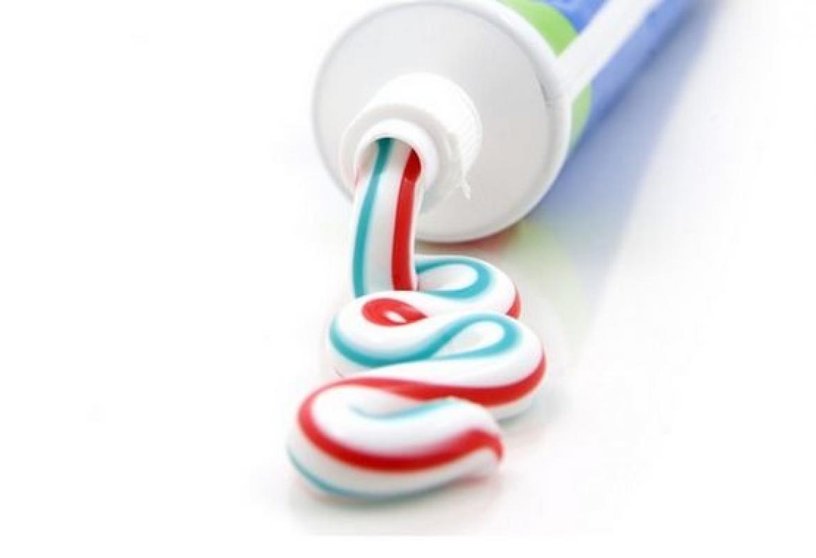 Pasta za zube idealna je za uklanjanje različitih mrlja