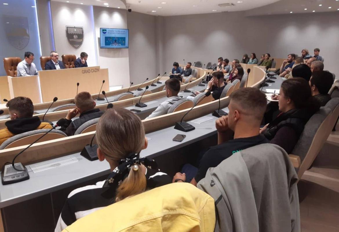 Cazin Počeo projekat edukacije mladih u IT sektoru