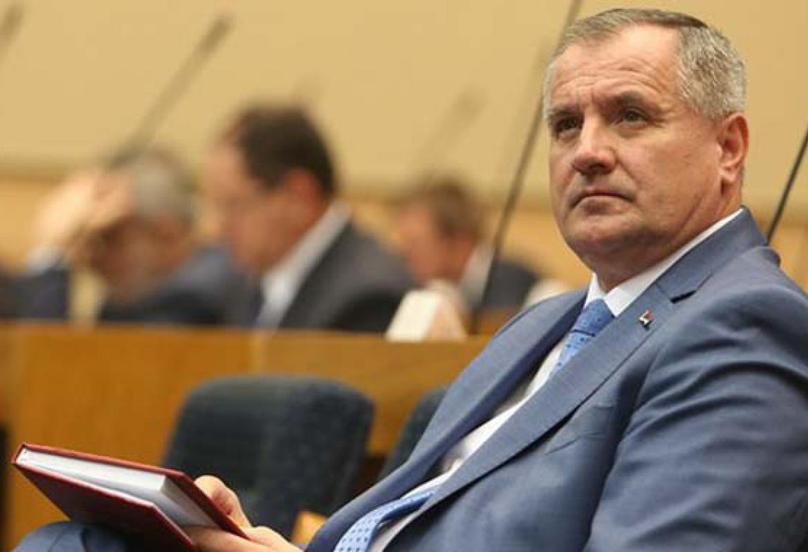 Vi kovi Poru io Schmidtu Gospodine Ili Obezbjedi Papire Ili Vrati Se 