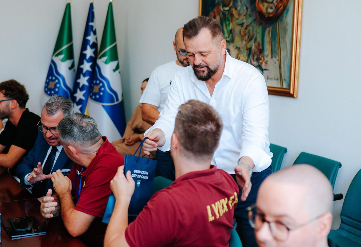 Grad cazin foto