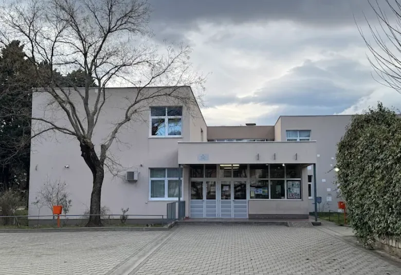 Skola  foto google maps