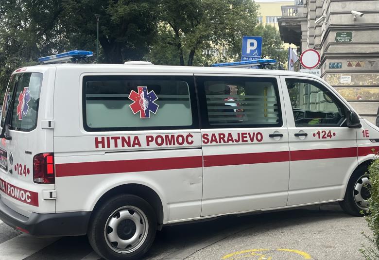 Hitna pomoc foto cazinnet