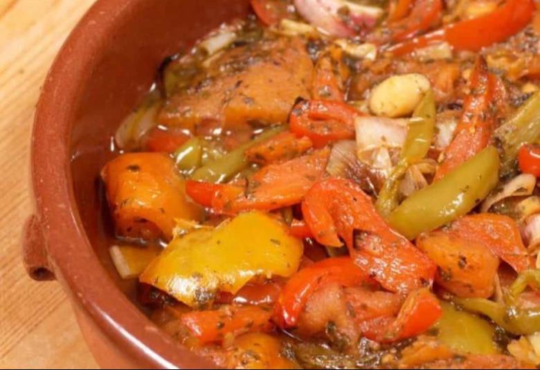 Satara&scaron; je jednostavno jelo od povrća koje krije bogatstvo vitamina i antioksidanasa. YouTube