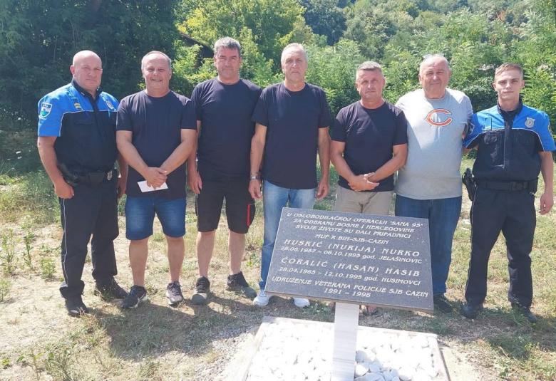 Policija cazin