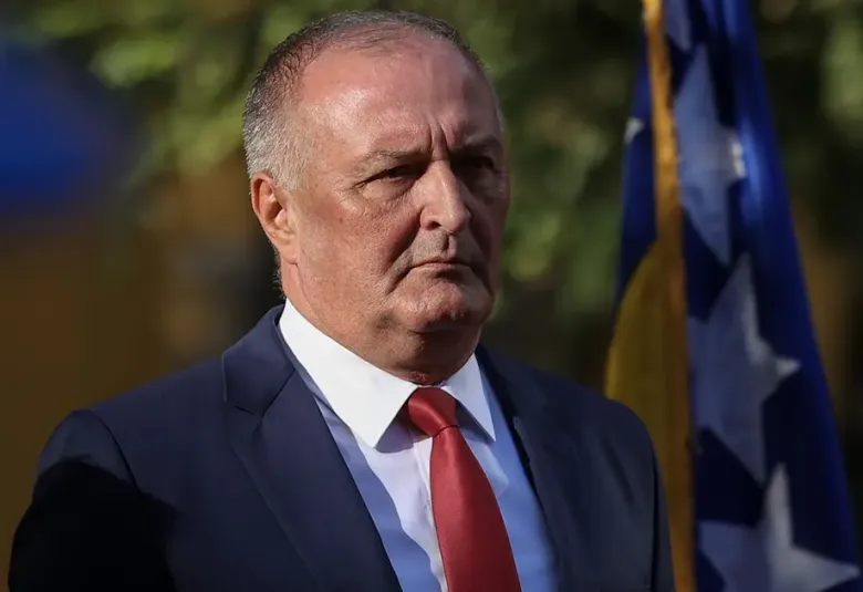 Helez bocnuo Vučića, iz Srbije mu uzvratili da je slučaj za "ministarstvo zdravlja"