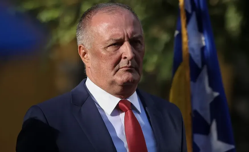 Helez bocnuo Vučića, iz Srbije mu uzvratili da je slučaj za "ministarstvo zdravlja"