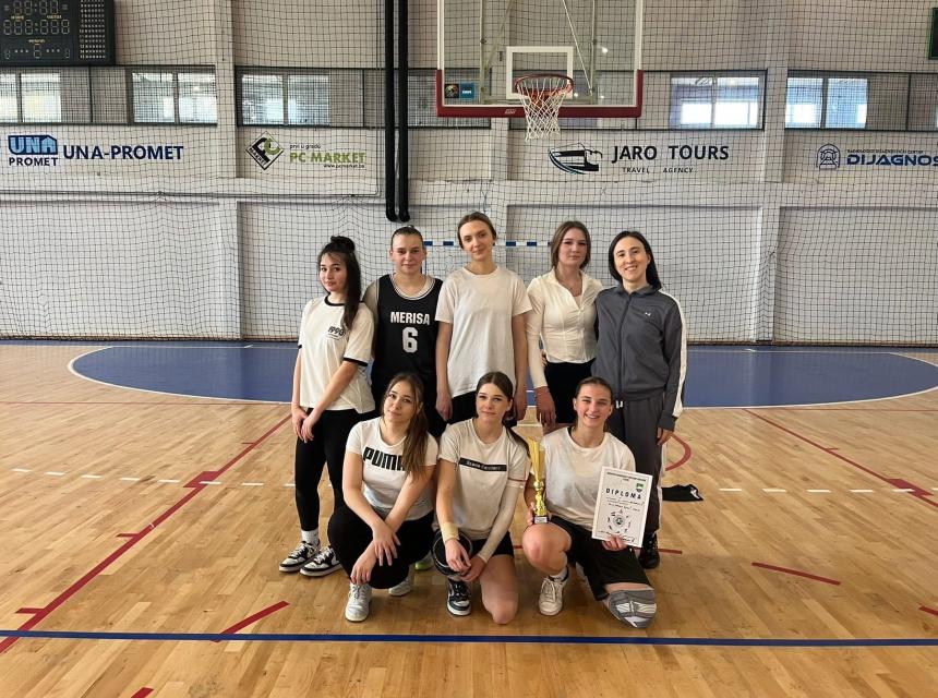 Kosarkasice I srednja skola cazin