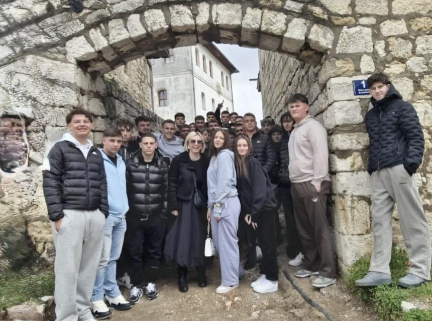 Ju srednja skola cazin