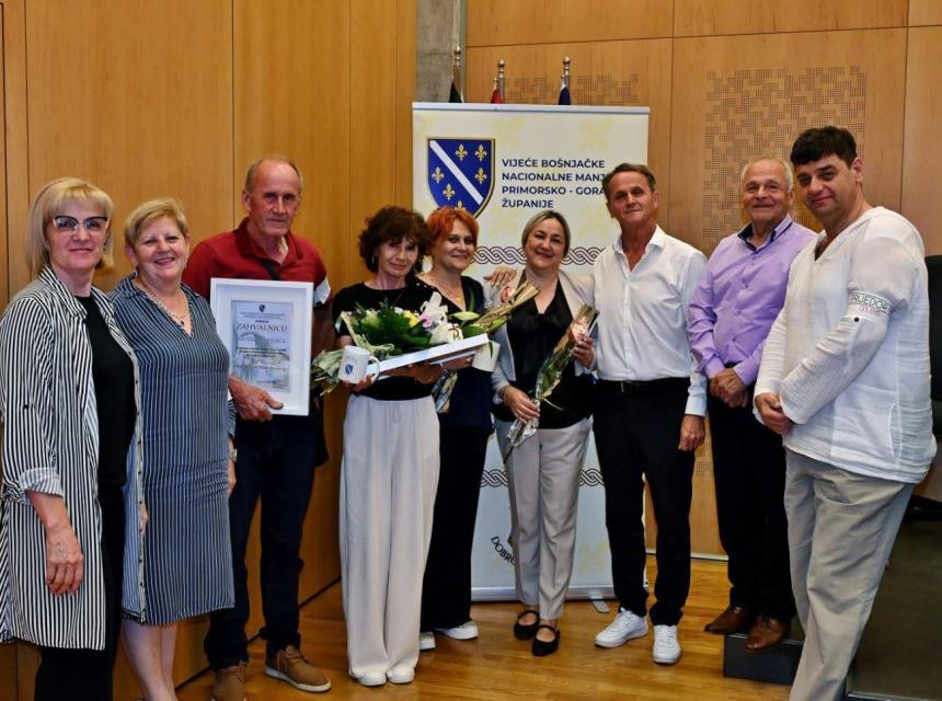 Foto pripadnice armije bih