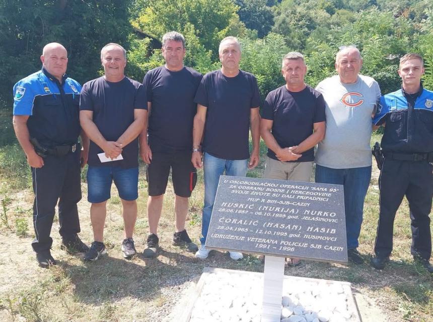 Policija cazin