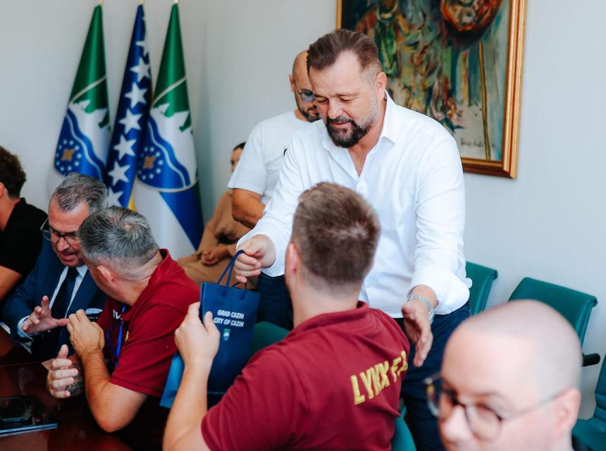 Grad cazin foto