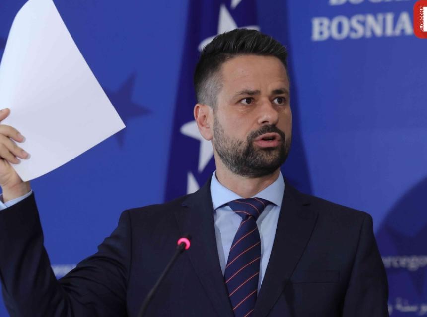 VUKANOVIĆ GA RAZOTKRIO: Jezik mržnje i prijetnje bratoubilačkim ratom i sukobima Srđana Amidžića u Jutarnjem programu RTRS-a