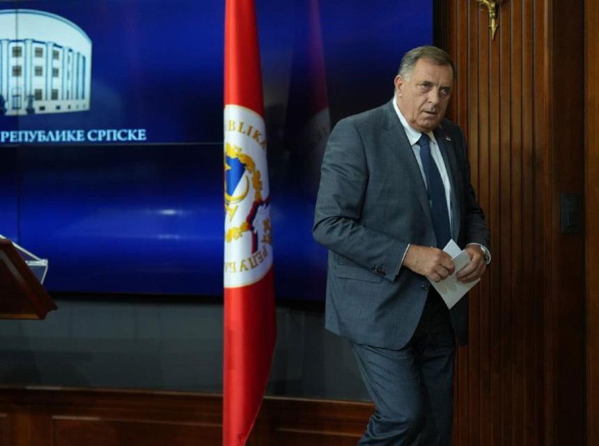 Dodik mora vratiti diplomatski pasoš u roku 15 dana