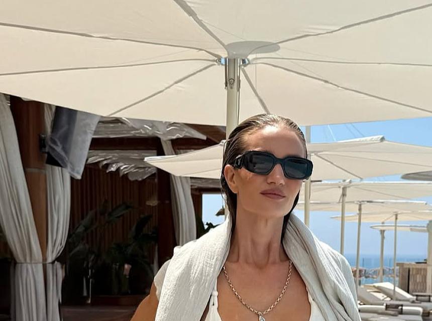 Slavna manekenka u bikiniju pokazala isklesano tijelo, uživa u Turskoj