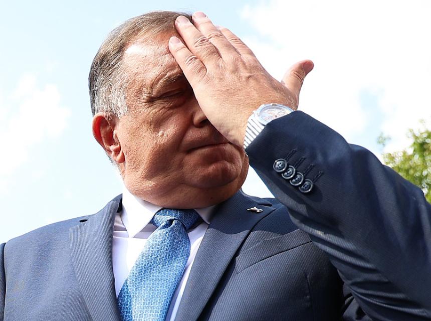 Pasoši izgubljeni slučajno, Dodik izgubljen trajno: Kad izjave smrde više od kante za smeće