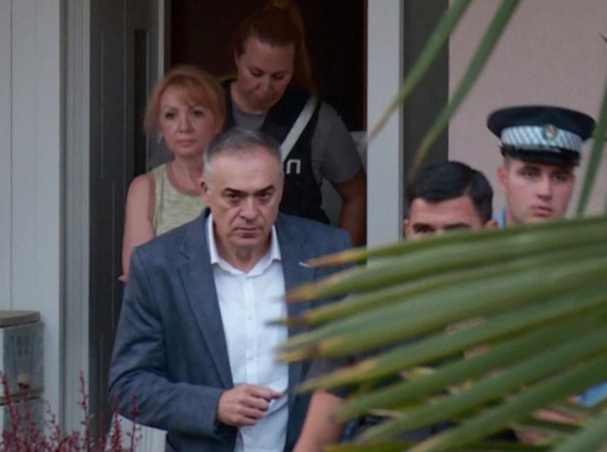 Miličević prebačen u Banjaluku, dok su ga izvodili iz kuće poručio kako je pronađenih 400.000 KM porodična ušteđevina