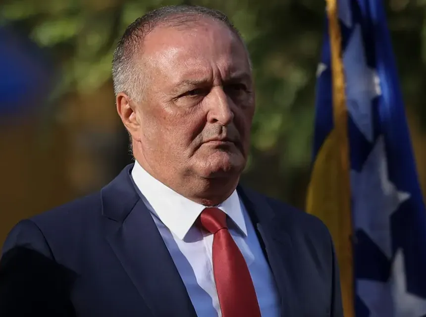 Helez bocnuo Vučića, iz Srbije mu uzvratili da je slučaj za "ministarstvo zdravlja"